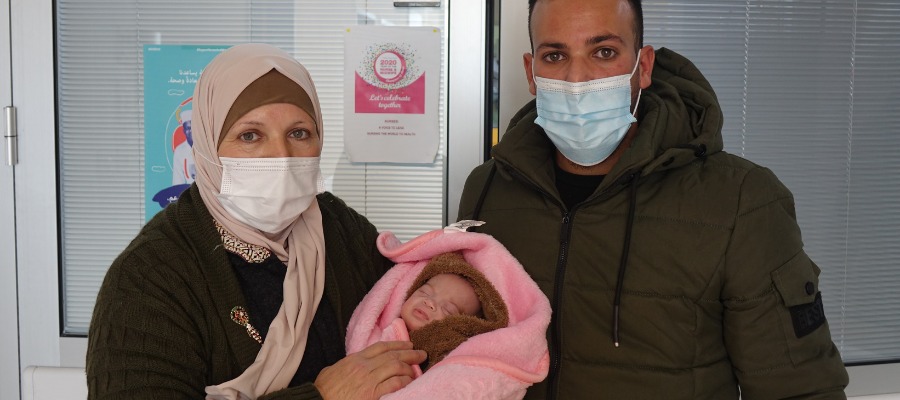 La piccola Zeina torna a casa dopo tre mesi passati al Caritas Baby Hospital per le cure