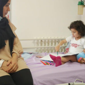 Sham con la sua mamma, durante i ricovero al Caritas Baby Hospital