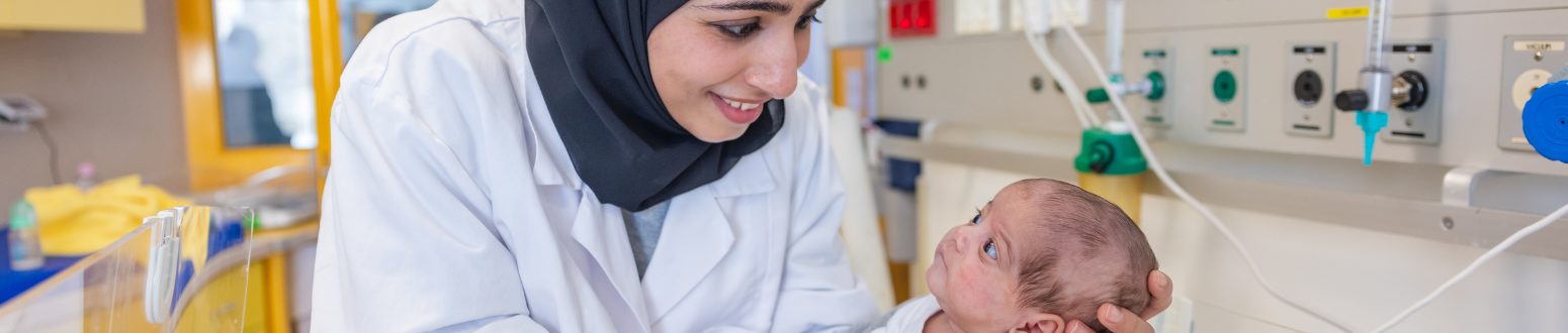 Mamma Enas con il piccolo all'Ospedale